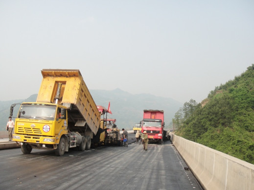 โรงงานยางมะตอยและผู้รับเหมา Anti Rutting Asphalt Additive Agent Polymer Modified Binder