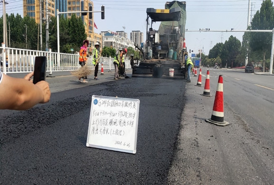 โรงงานยางมะตอยและผู้รับเหมา Anti Rutting Asphalt Additive Agent Polymer Modified Binder