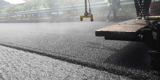 1.5cm 2cm Asphalt Overlay Bitumen ซ่อมถนนคอนกรีตบำรุงรักษาทางเท้า